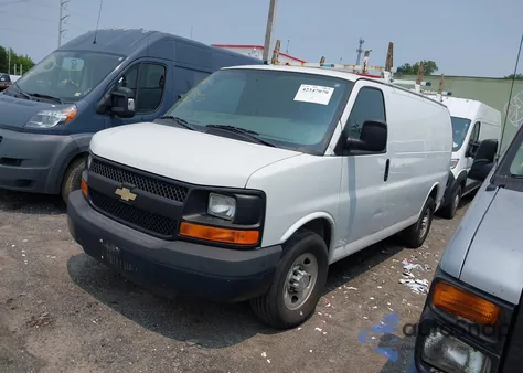 2015 Chevrolet Express 2500 Work Van z USA, uszkodzony, nr VIN 1GCWGFCF5F1242410